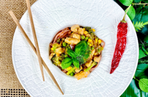 stir fry z kurczakiem i brokułem - zdrowy przepis na obiad od dietetyka